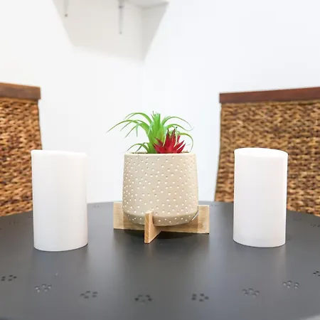 Cross Apartment *
